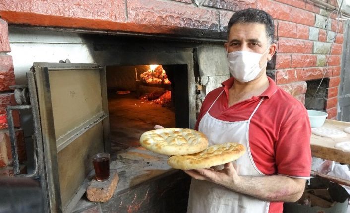 Soğuk hava onları etkilemiyor, kışın tişörtle çalışıyorlar