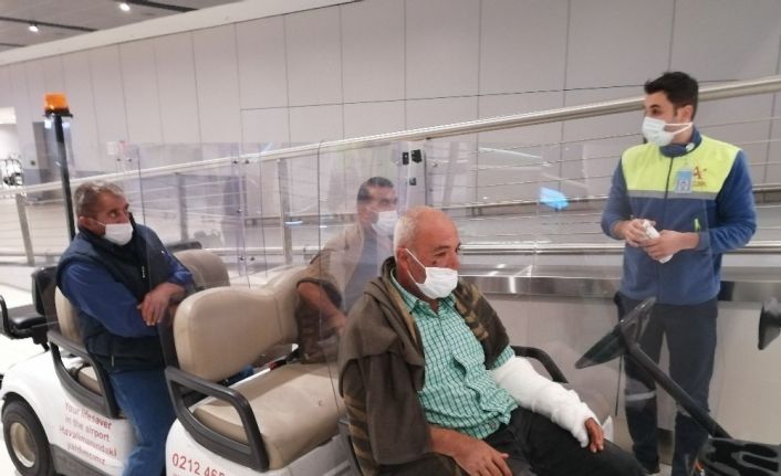 Somali’deki terör saldırısında hayatını kaybeden Türk işçilerin cenazesi Türkiye’ye getirildi