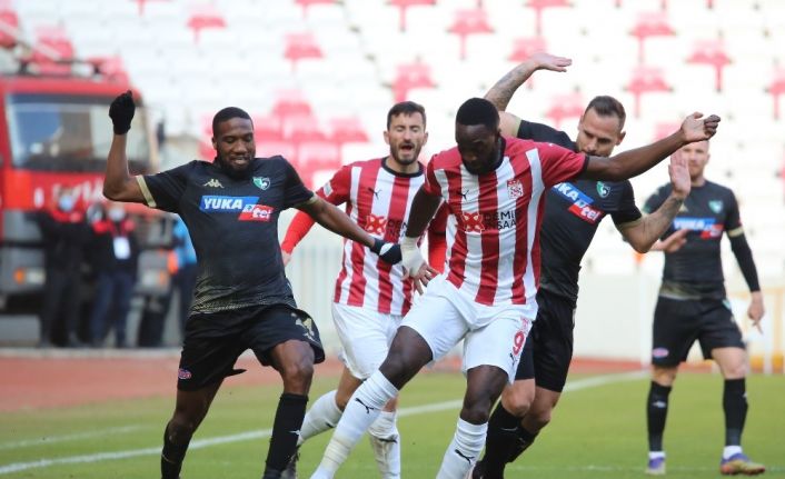 Süper Lig: DG Sivasspor: 2 - Y. Denizlispor: 1 (İlk yarı)