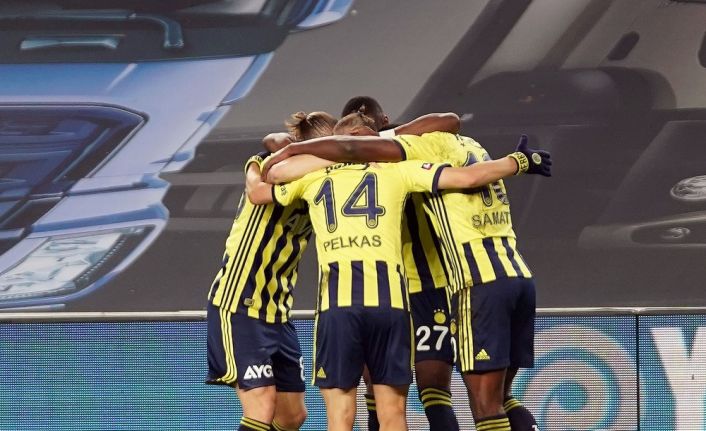 Süper Lig: Fenerbahçe: 1 - Hes Kablo Kayserispor: 0 (İlk yarı)