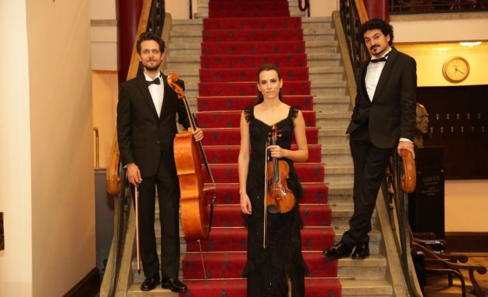 Süreyya Operası beste yarışmasının kazananları “Piyanolu Üçlüler” albümünde bir araya geldi