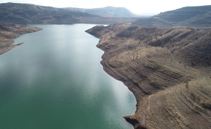 Susuz kalan baraja 50 kilometre mesafeden takviye
