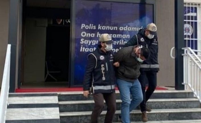 Takma saç taktı ama polisten kaçamadı