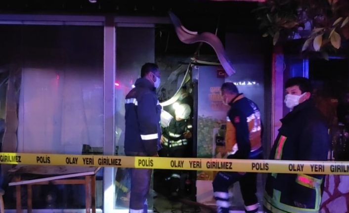 Tekstil mağazasında anne-oğlu yemek yaparken düdüklü tencere patladı, yangın çıktı; 1 ölü, 1 yaralı