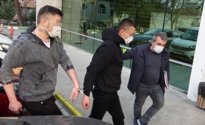 Tıraş olmak için berber önünde bekleyen gencin 18 bin lirasını gasp edenler tutuklandı