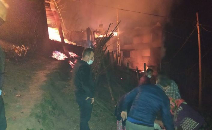 Trabzon’un Araklı ilçesi Taşgeçit mahallesinde çıkan yangın 6 saatte kontrol altına alındı