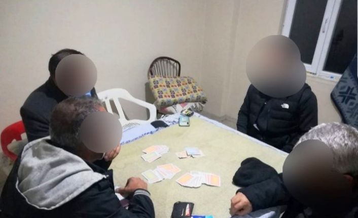 Tunceli’de kumar oynayan ve sosyal mesafeyi ihlal eden 6 kişiye 20 bin 300 TL ceza