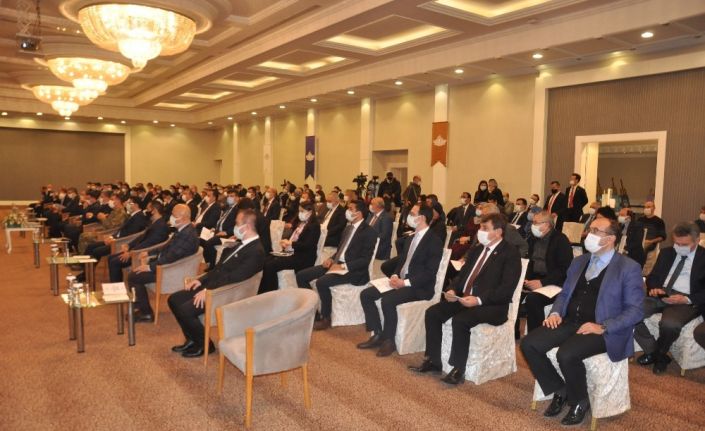 Vali Çiçek: “Aile kurumu sosyal medyadan çok ciddi bir saldırı altında”