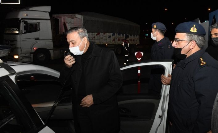 Vali Su, yılbaşı gecesi görev yapan güvenlik güçlerini ziyaret etti