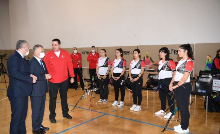 Vali Yazıcı Antalya’da kamp yapan Ampute Futbol ve Okçuluk Milli Takımı ile buluştu