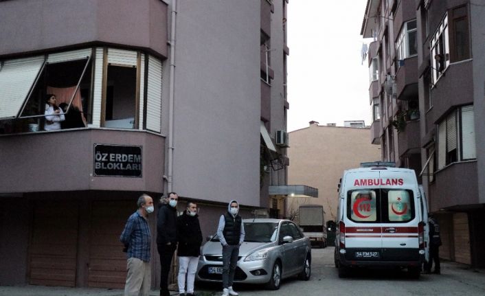 Yabancı uyruklu iki kardeş birbirini bıçakladı, çevredekiler olayı film gibi izledi