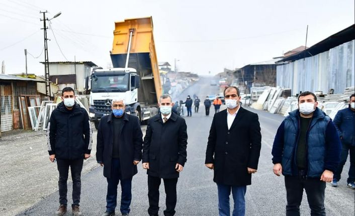 Yeşilyurt Belediyesi, Mahrukatçılar Sitesinin yollarını modern ve konforlu hale getiriyor