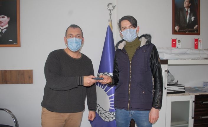 Yolda cüzdan buldu, “100 bin lira da bulsam, 1 lirasına dahi dokunmazdım” dedi