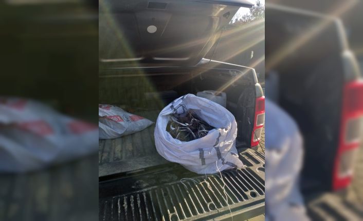 150 bin TL değerinde bakır kabloları çalan 10 hırsız jandarma ekiplerince yakalandı