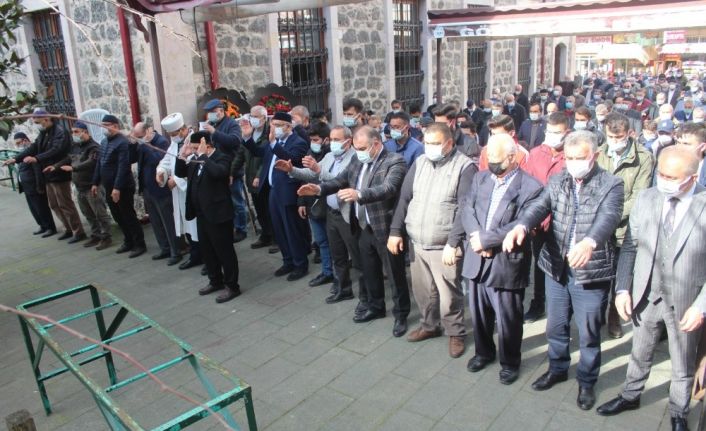 24 gün içinde aynı aileden 3 kişi Korona virüsten hayatını kaybetti