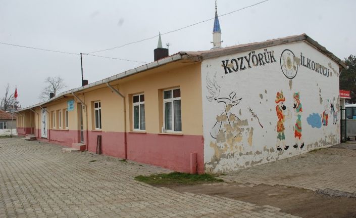 4 öğrenci ve 1 öğretmen korona virüse yakalanınca okula 10 gün ara verildi