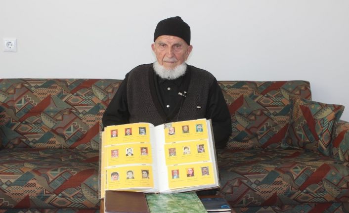 70 yıldır ölenlerin fotoğraf arşivini ve hava durumunu not alıyor