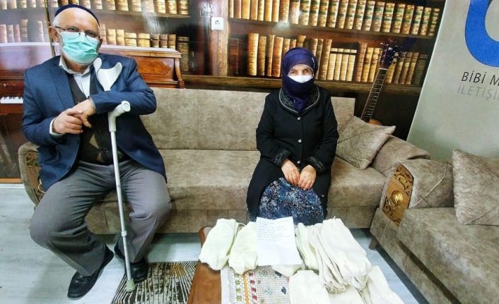 87 yaşındaki nine ördüğü çorapları Mehmetçiğe hediye etti