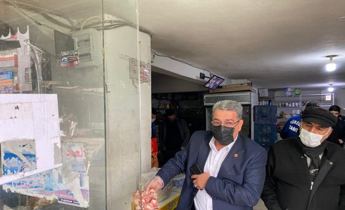 Adana’da kokmuş 200 tüm tavuk ve 150 kilogram kıyma ele geçirildi