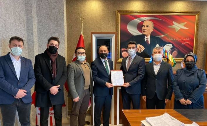 AK Parti İl Başkanı Kemikkıran, mazbatasını aldı