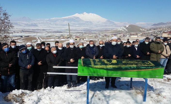 AK Parti TBMM Grup Amiri Halil Ergen’in annesi son yolculuğuna uğurlandı