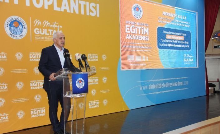 Akdeniz Belediyesi, bir ilke daha imza attı: 3 bin öğrenciye Eğitim Akademisi paketi