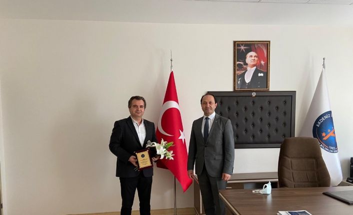 Akdeniz Üniversitesi Fen Bilimleri Enstitüsü’nde devir teslim töreni