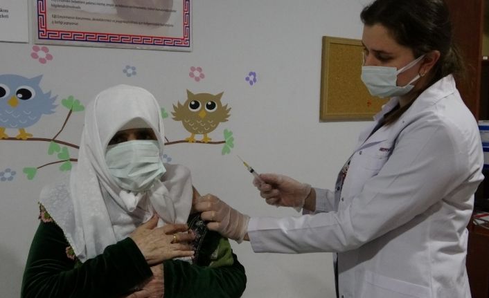 Aşılama çalışmalarının devam ettiği Mardin’de vaka sayılarında düşüş eğilimi sürüyor