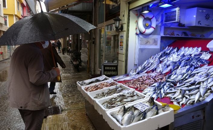 Balığın kulağına kar suyu kaçtı