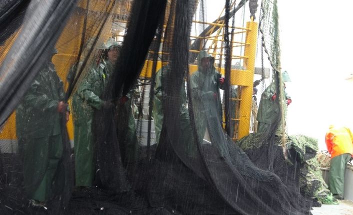 Balıkçının zorlu av mesaisi