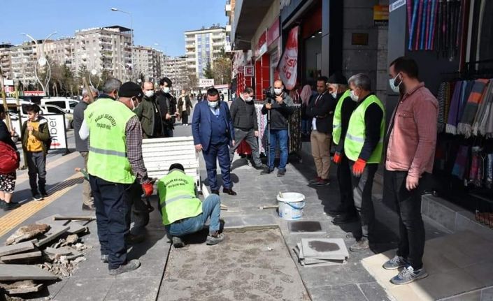 Başkan Beyoğlu önce kaldırım çalışmalarını inceledi, ardından vatandaşlara misafir oldu