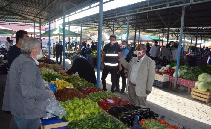Başkan Şahin pazarcı esnafı ile bir araya geldi