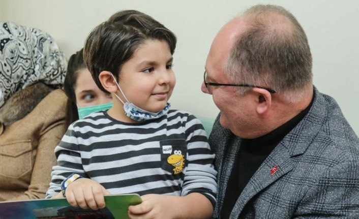 Başkan’dan karne sürprizi, Bilgin 2 bin 500 öğrenciye karne hediyesi verdi