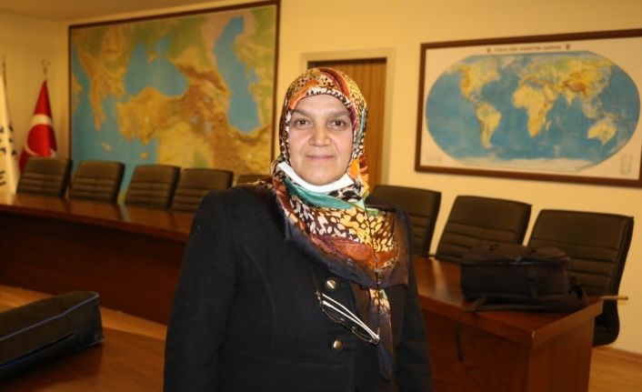 Başörtüsü mağduru Hanife Demir, azmi ile herkese örnek oldu