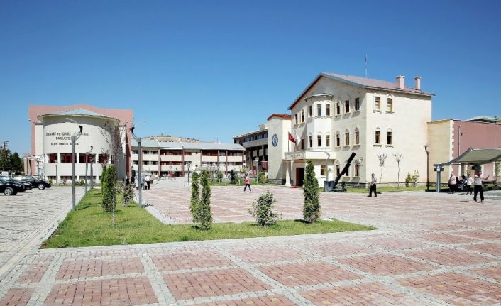 Bayburt Üniversitesinde eğitim öğretim yüz yüze, hibrit ve uzaktan eğitim modelleriyle gerçekleştirilecek