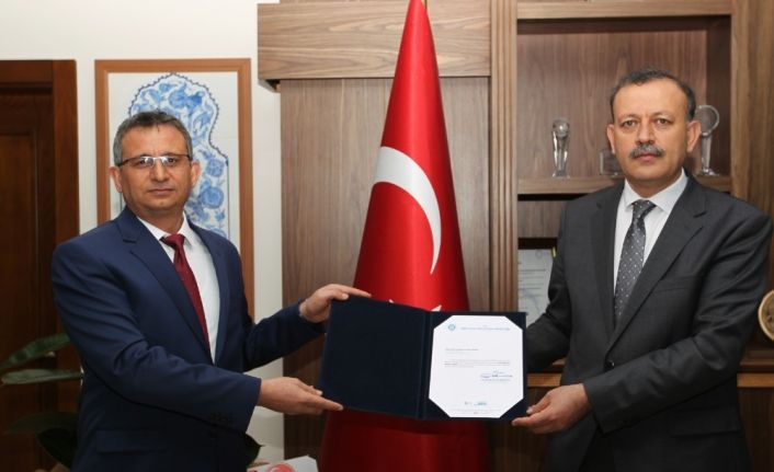 BEÜ Öğretim Üyesi Prof. Dr. Aydın ‘en iyi bilimsel makale’ ödülüne layık görüldü