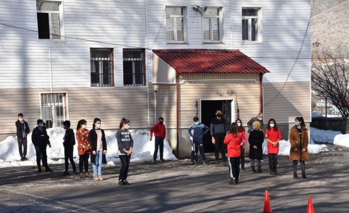 Bitlis’te 447 köy okulunda yüz yüze eğitim başladı