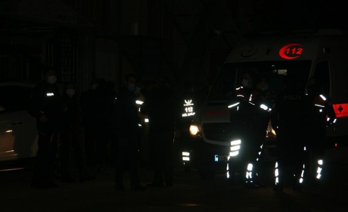 ‘Boğazı kesilmiş şahıs yerde yatıyor’ ihbarına giden polis bakın ne ile karşılaştı