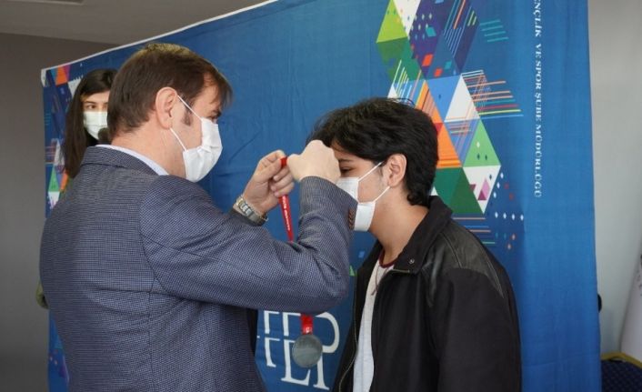 Büyükşehirden satranç turnuvası kazananlarına ödül