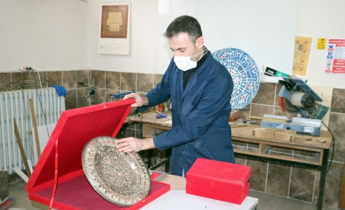 Cezaevinde tahsil yaptı, sanat öğrendi, şimdi yüzlerce kursiyere sanat öğretiyor