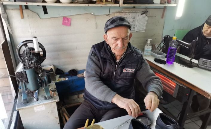 Çırak olarak başladığı mesleğini 65 senedir zevkle yapıyor