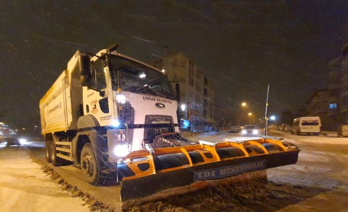 Çorum Belediye’sinin karla mücadele çalışması aralıksız sürüyor