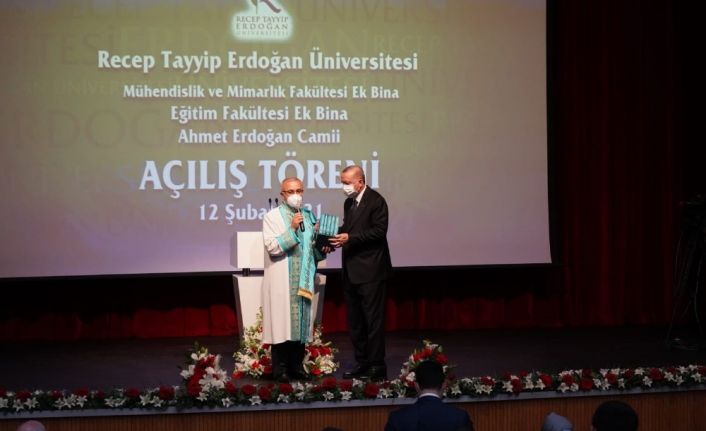 Cumhurbaşkanı Erdoğan: “Bir kesim yaşanan her olumlu gelişmeden rahatsız oluyor”
