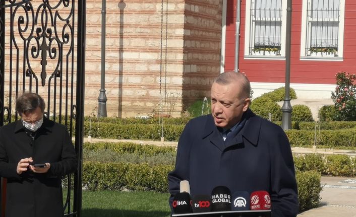 Cumhurbaşkanı Erdoğan, “Biz darbenin her türlüsüne karşıyız. Darbeleri kabul etmemiz özellikle mümkün değildir"