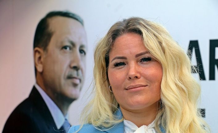 Cumhurbaşkanı Erdoğan hayranı Rus gelin, üye olarak girdiği AK Parti’de Halkla İlişkiler Başkanı oldu