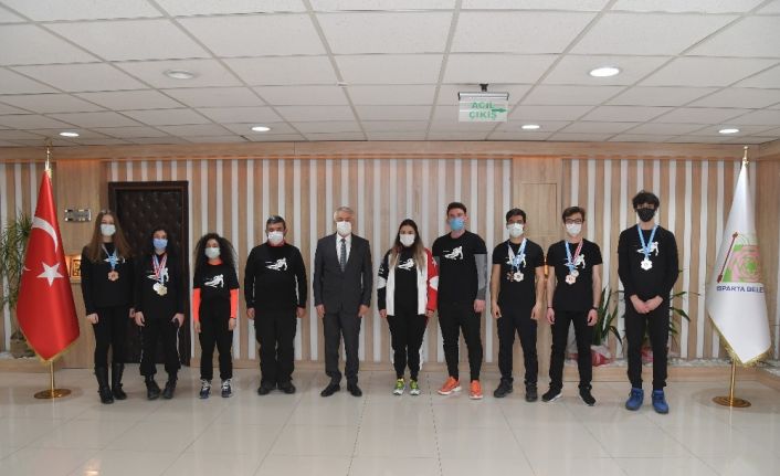 Davraz Kayak Spor Kulübü, Alp Kayak yarışmalarında 5 madalya kazandı