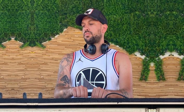 DJ Anıl Canbıçakoğlu, korona günlerini yeni çalma listeleri hazırlayarak değerlendirdi