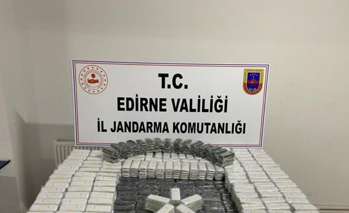 Edirne’de 3 bin 500 adet gümrük kaçağı cep telefonu ele geçirildi