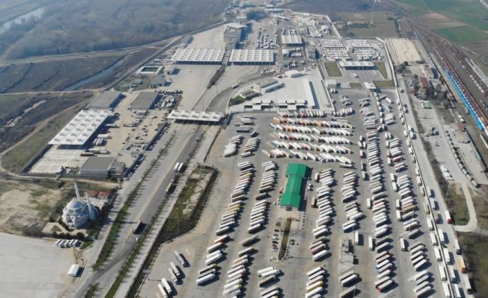 Elektronik randevu sistemi devre dışı kaldı, Kapıkule’de tır şoförleri yine beklemeye başladı