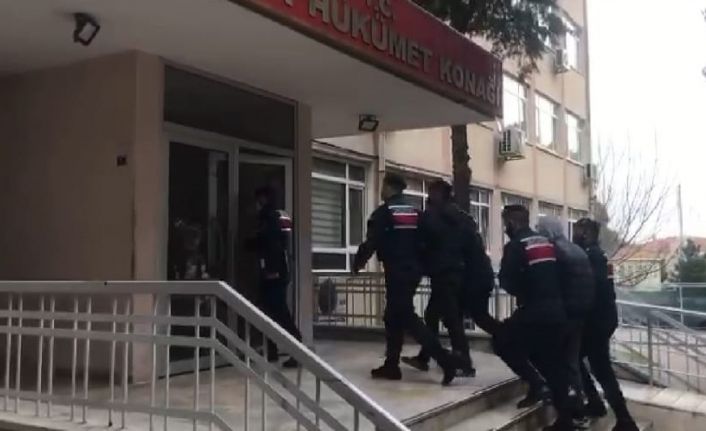 Enerji nakil ve kablo hırsızı gençler suçüstü yakalandı